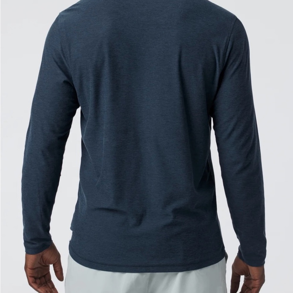 Vuori Men's Deep Blue Long Sleeve Tee Size S pre-owned. - Picture 2 of 10